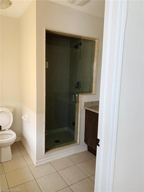 18 Longboat Run W, Brantford, ON - Indoor Photo Showing Bathroom