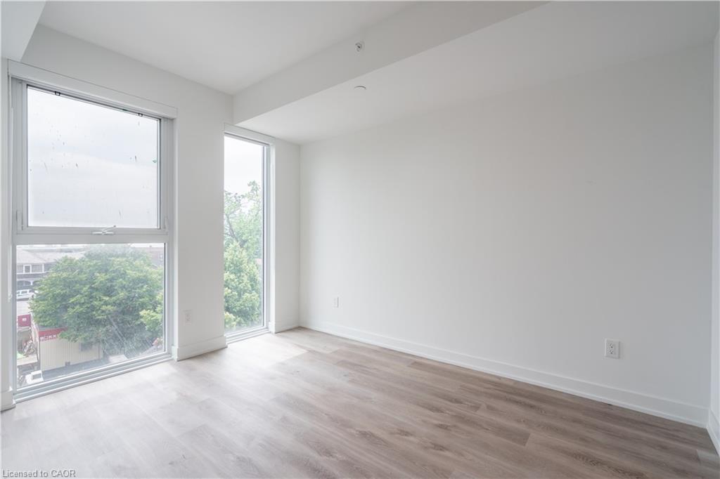 309-370 Martha Street, Burlington, ON - Indoor Photo Showing Other Room