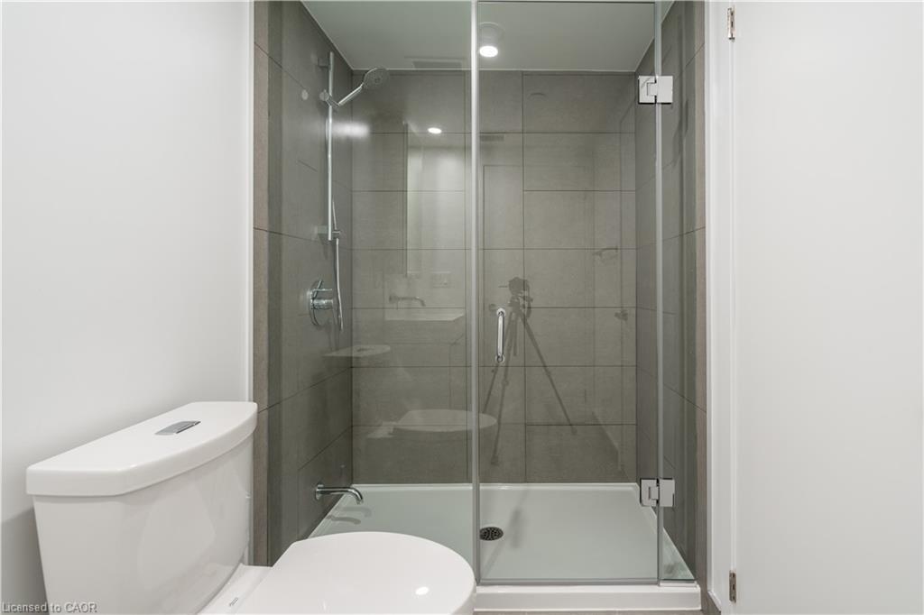 309-370 Martha Street, Burlington, ON - Indoor Photo Showing Bathroom