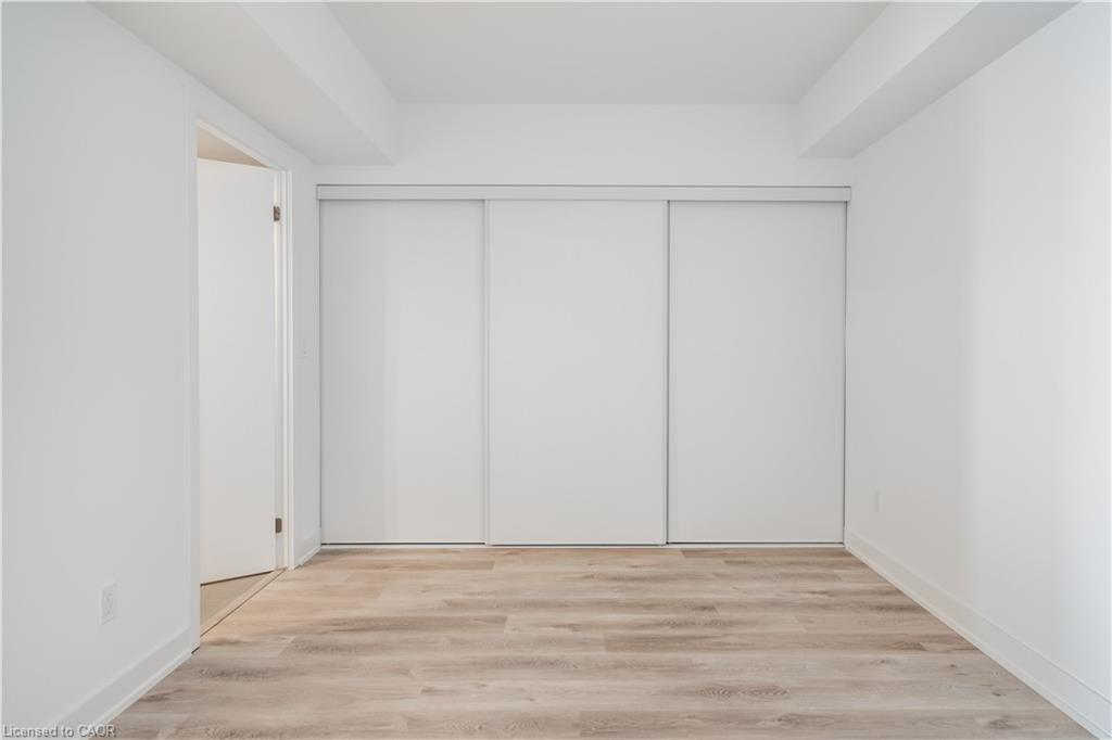 309-370 Martha Street, Burlington, ON - Indoor Photo Showing Other Room