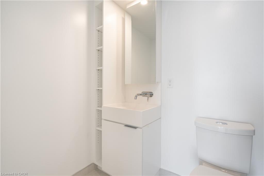 309-370 Martha Street, Burlington, ON - Indoor Photo Showing Bathroom