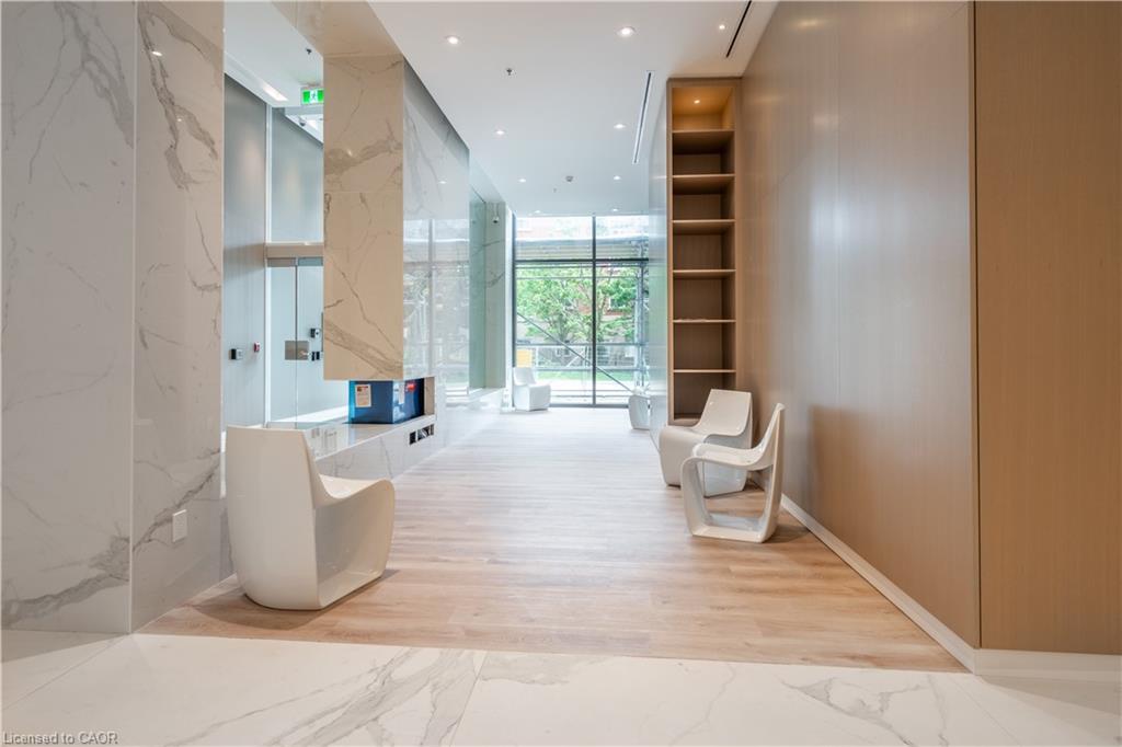 309-370 Martha Street, Burlington, ON - Indoor