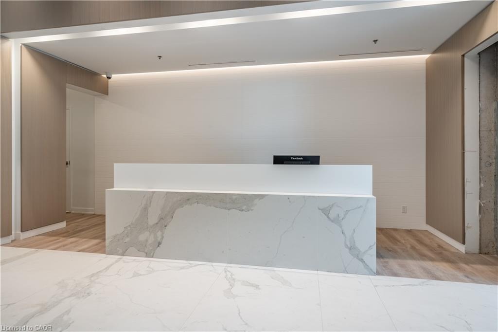 309-370 Martha Street, Burlington, ON - Indoor