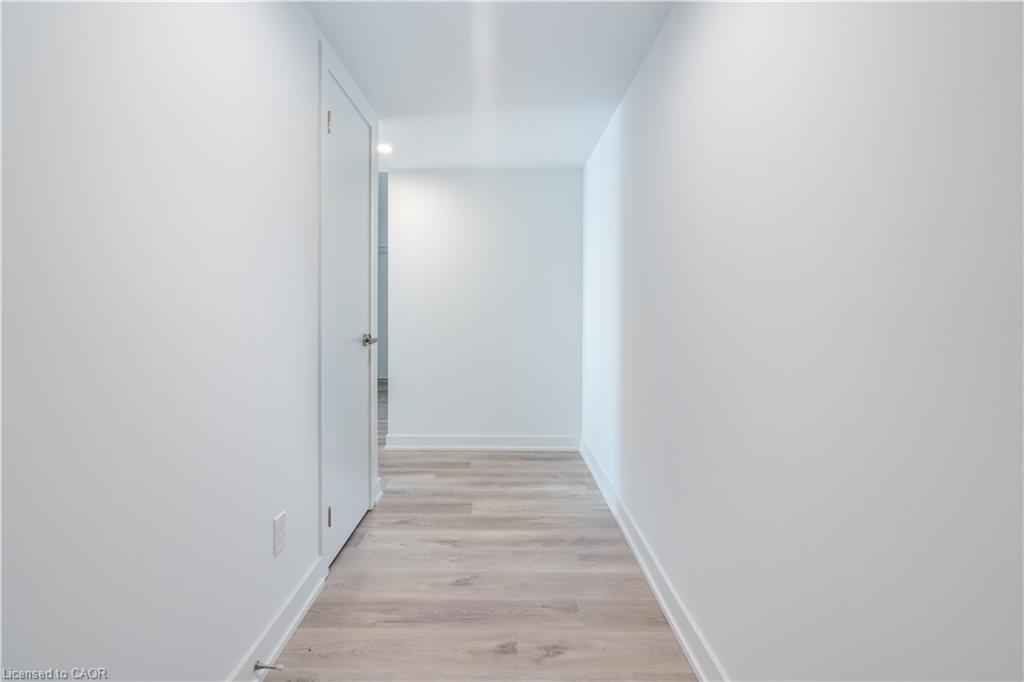 309-370 Martha Street, Burlington, ON - Indoor Photo Showing Other Room