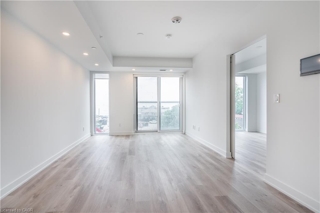 309-370 Martha Street, Burlington, ON - Indoor Photo Showing Other Room