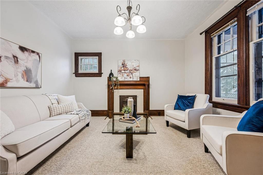 240 Paisley Street, Guelph, ON - Indoor Photo Showing Living Room