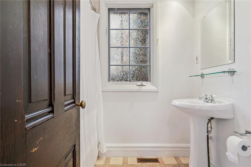 240 Paisley Street, Guelph, ON - Indoor Photo Showing Bathroom