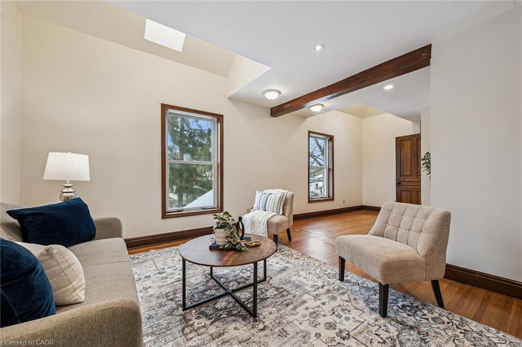 240 Paisley Street, Guelph, ON - Indoor Photo Showing Living Room