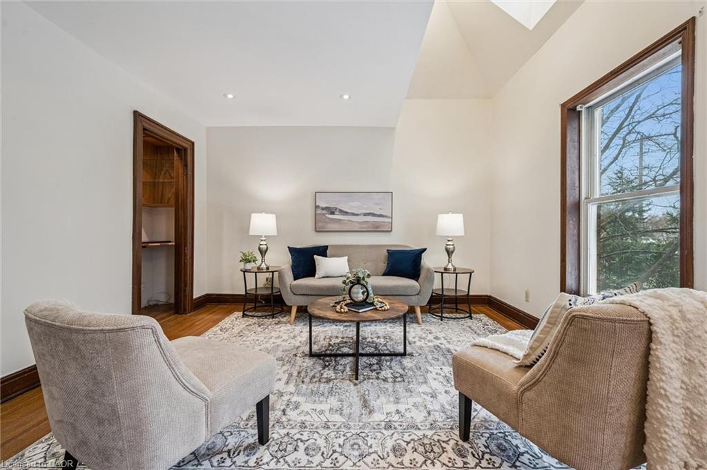 240 Paisley Street, Guelph, ON - Indoor Photo Showing Living Room