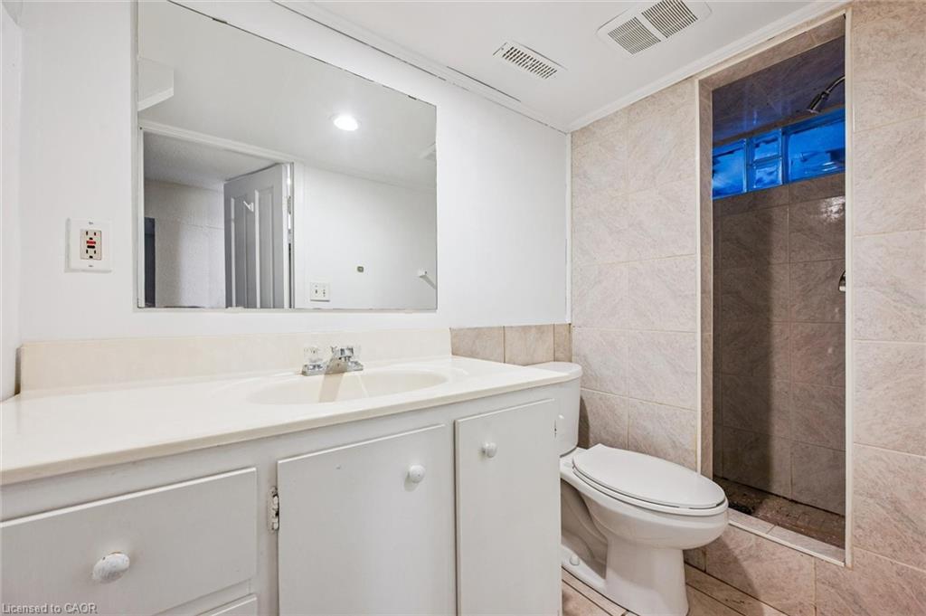 240 Paisley Street, Guelph, ON - Indoor Photo Showing Bathroom