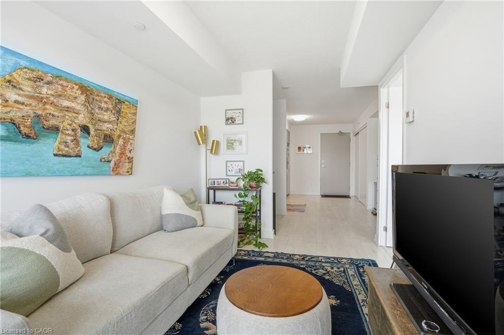 A508-1117 Cooke Boulevard, Burlington, ON - Indoor Photo Showing Living Room