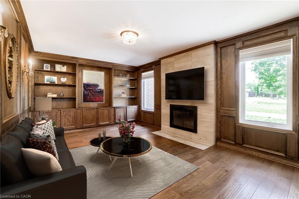 9 Elite Road, Caledon, ON - Indoor Photo Showing Living Room With Fireplace