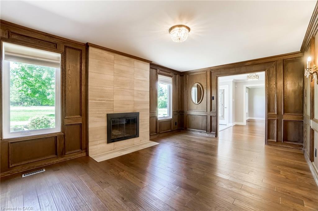9 Elite Road, Caledon, ON - Indoor Photo Showing Living Room With Fireplace