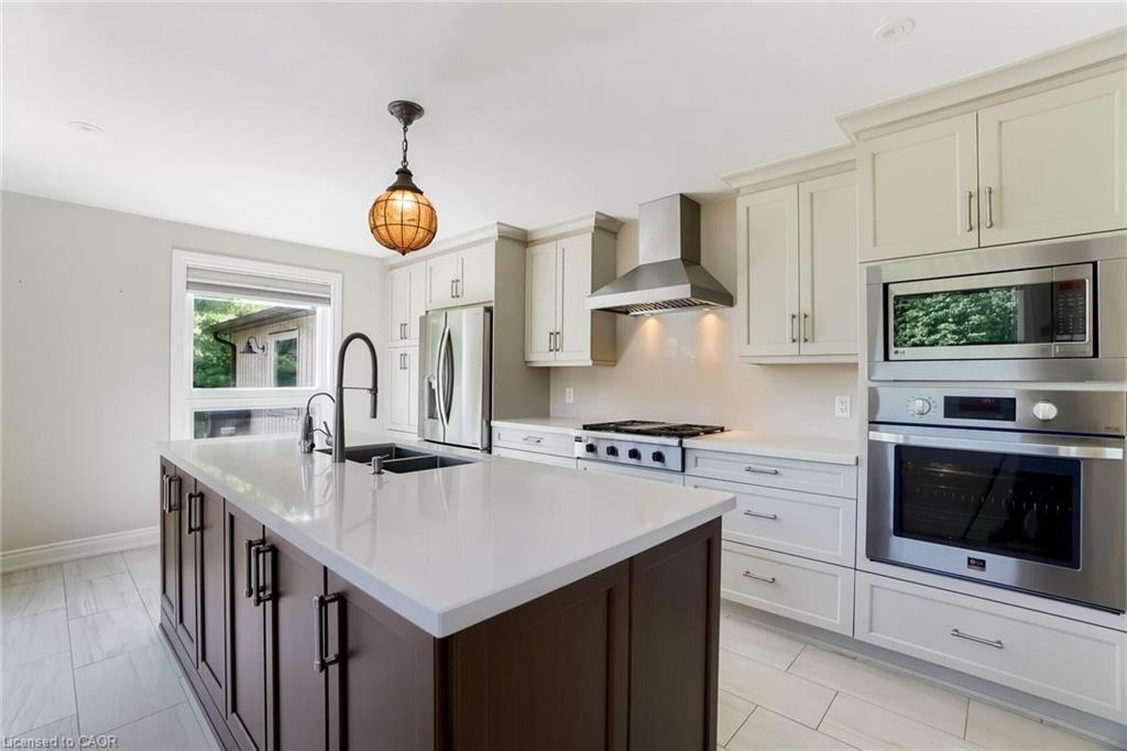 9 Elite Road, Caledon, ON - Indoor Photo Showing Kitchen With Double Sink With Upgraded Kitchen