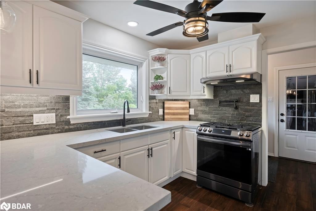 246044 County Rd 16 Road, Mono, ON - Indoor Photo Showing Kitchen With Double Sink