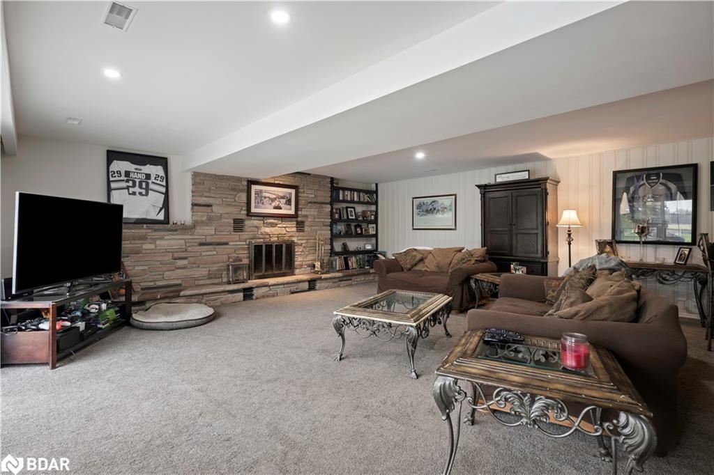 246044 County Rd 16 Road, Mono, ON - Indoor Photo Showing Living Room