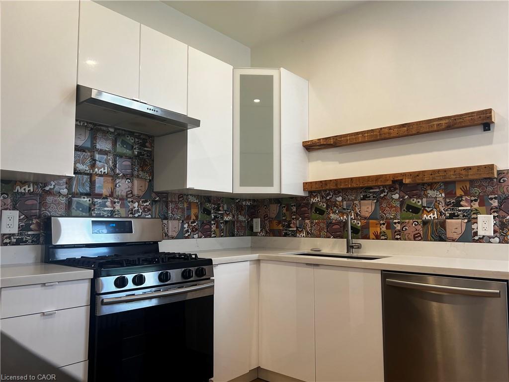 2-158 Wellington Street S, Hamilton, ON - Indoor Photo Showing Kitchen