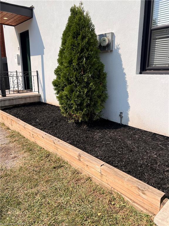 2-158 Wellington Street S, Hamilton, ON - Outdoor