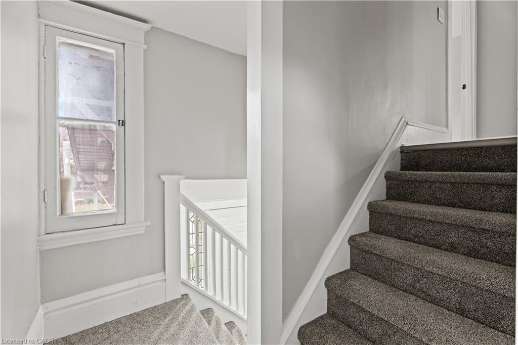 88 Gage Avenue S, Hamilton, ON - Indoor Photo Showing Other Room