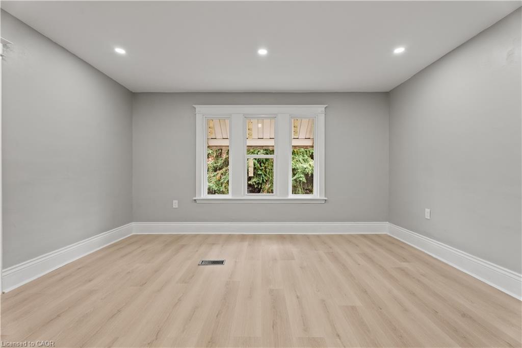 88 Gage Avenue S, Hamilton, ON - Indoor Photo Showing Other Room