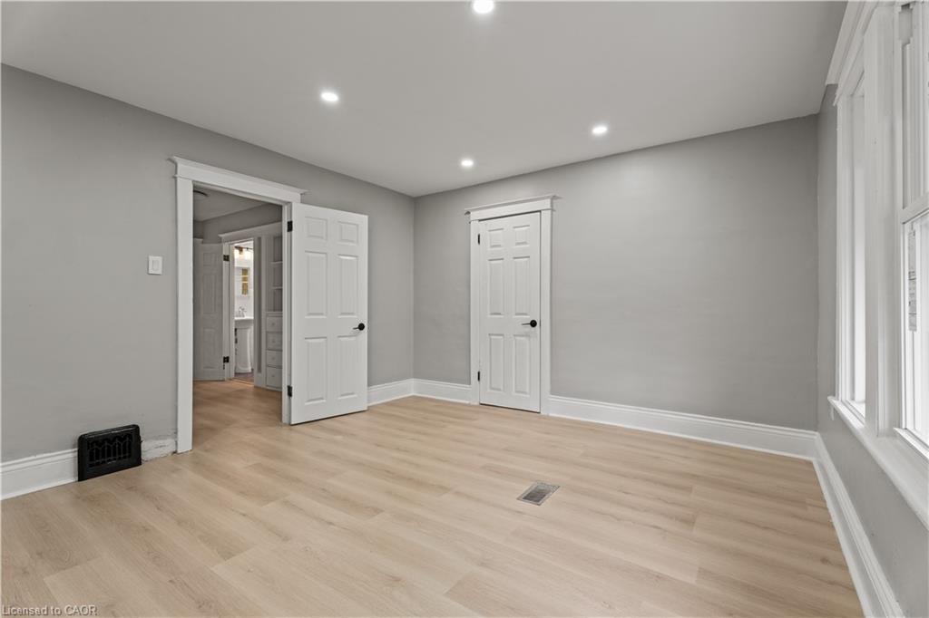 88 Gage Avenue S, Hamilton, ON - Indoor Photo Showing Other Room