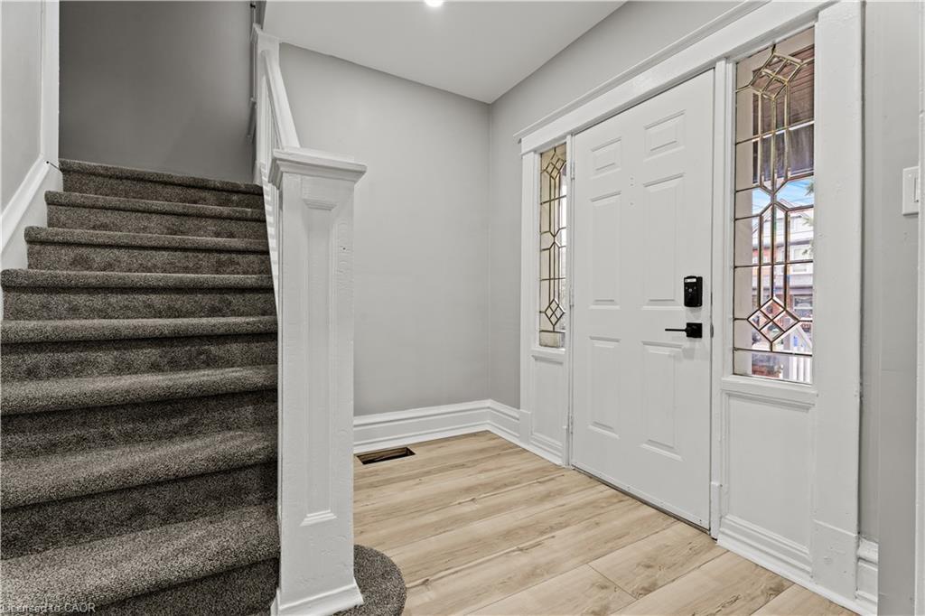 88 Gage Avenue S, Hamilton, ON - Indoor Photo Showing Other Room