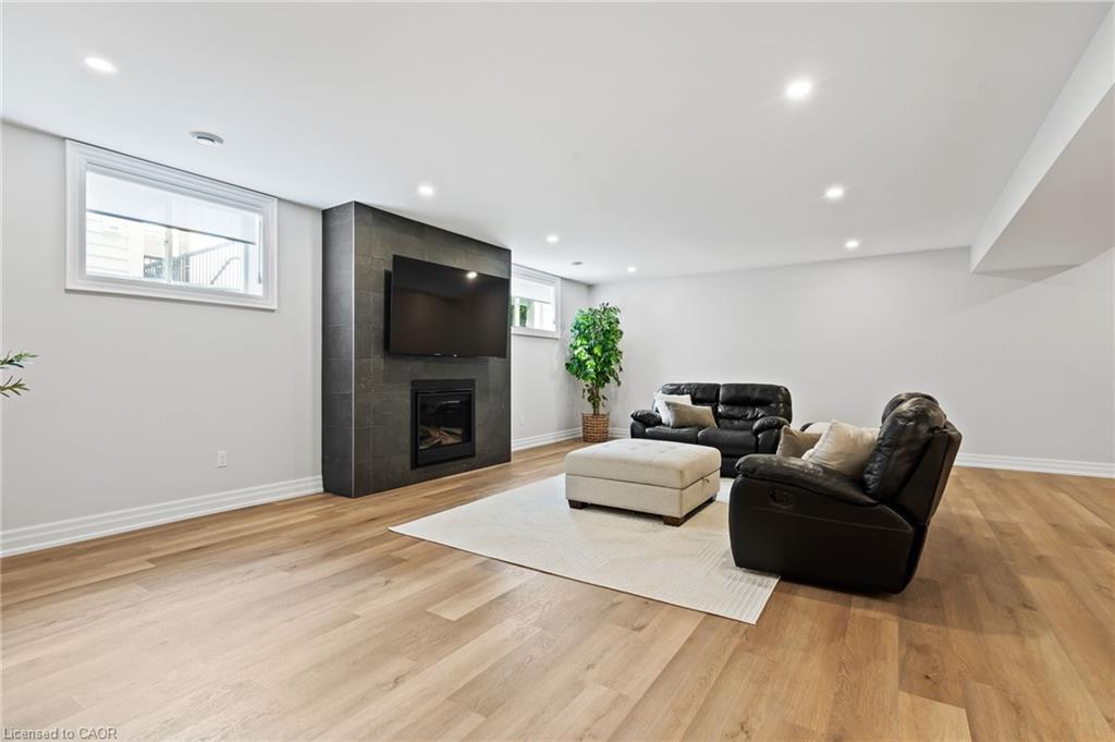 107 Millpond Road, Niagara-On-The-Lake, ON - Indoor Photo Showing Living Room With Fireplace