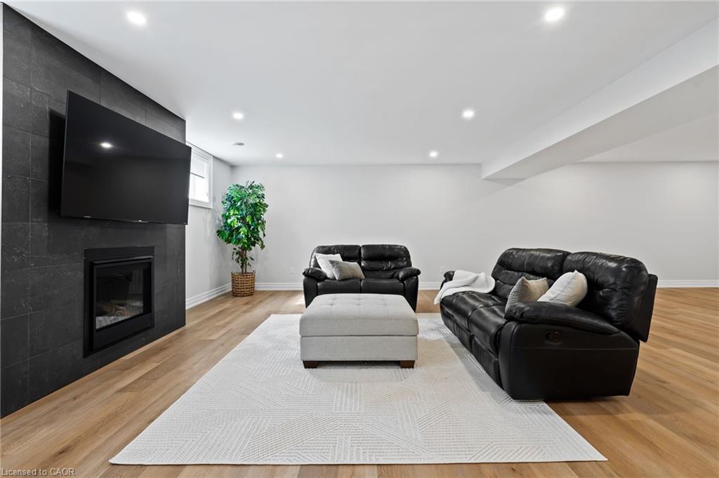 107 Millpond Road, Niagara-On-The-Lake, ON - Indoor Photo Showing Living Room With Fireplace