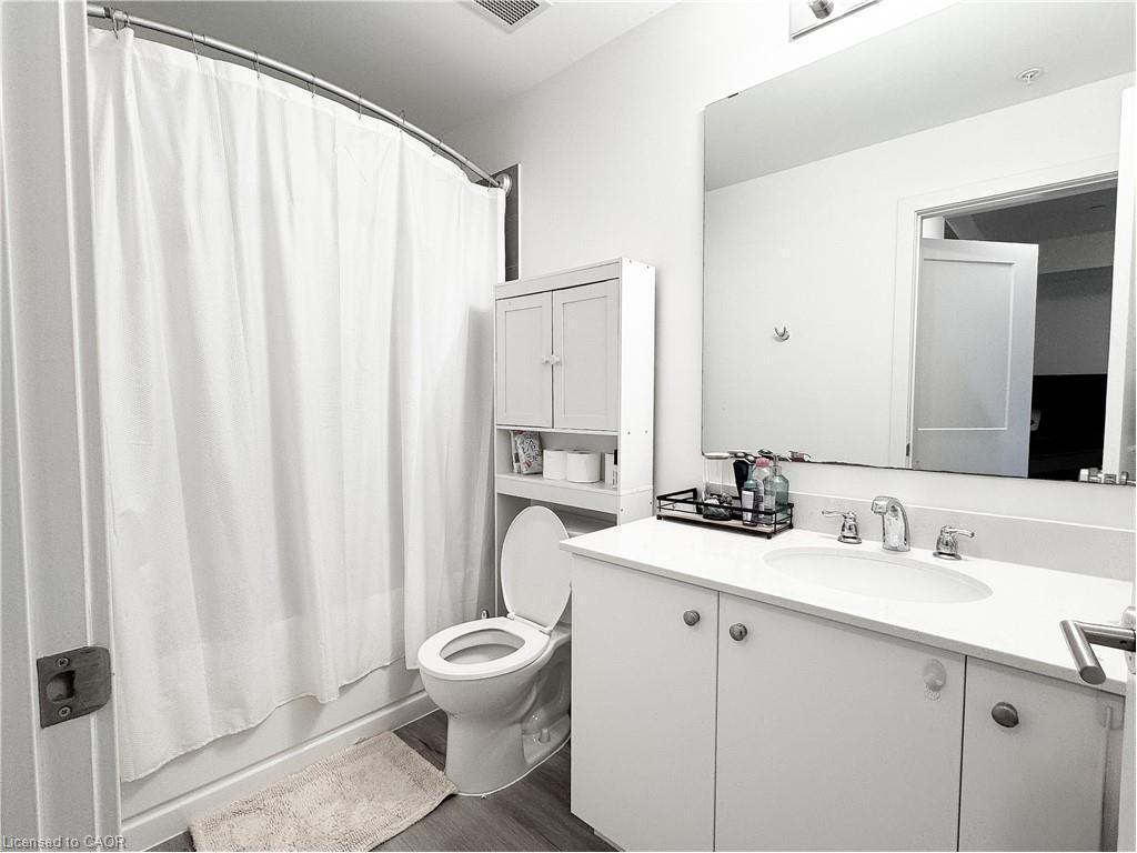 504-251 Northfield Drive E, Waterloo, ON - Indoor Photo Showing Bathroom