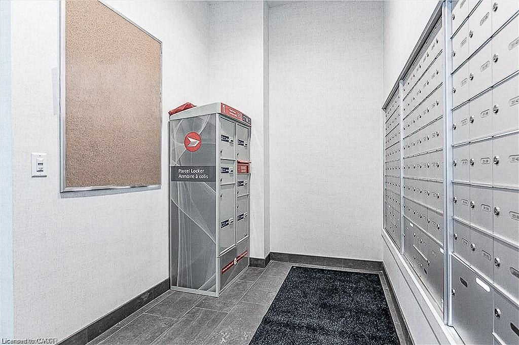 504-251 Northfield Drive E, Waterloo, ON - Indoor Photo Showing Other Room