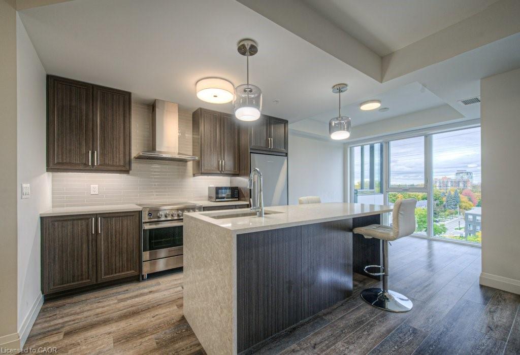 705-500 Brock Avenue, Burlington, ON - Indoor Photo Showing Kitchen With Upgraded Kitchen