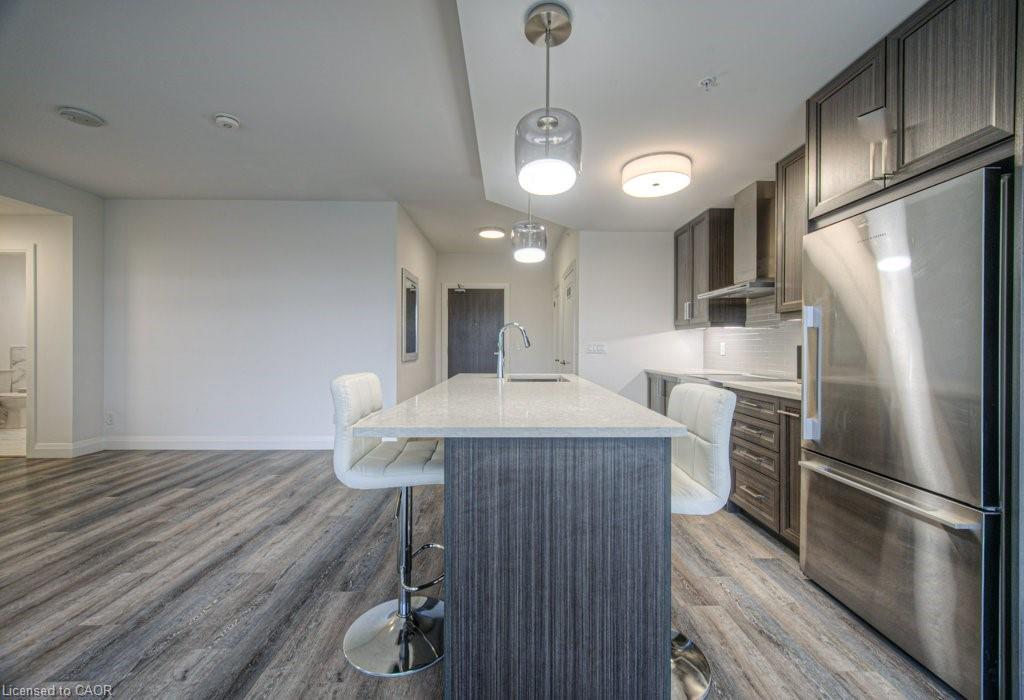 705-500 Brock Avenue, Burlington, ON - Indoor Photo Showing Kitchen