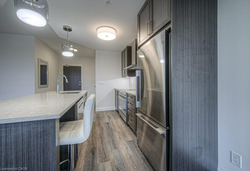 705-500 Brock Avenue, Burlington, ON - Indoor Photo Showing Kitchen With Upgraded Kitchen