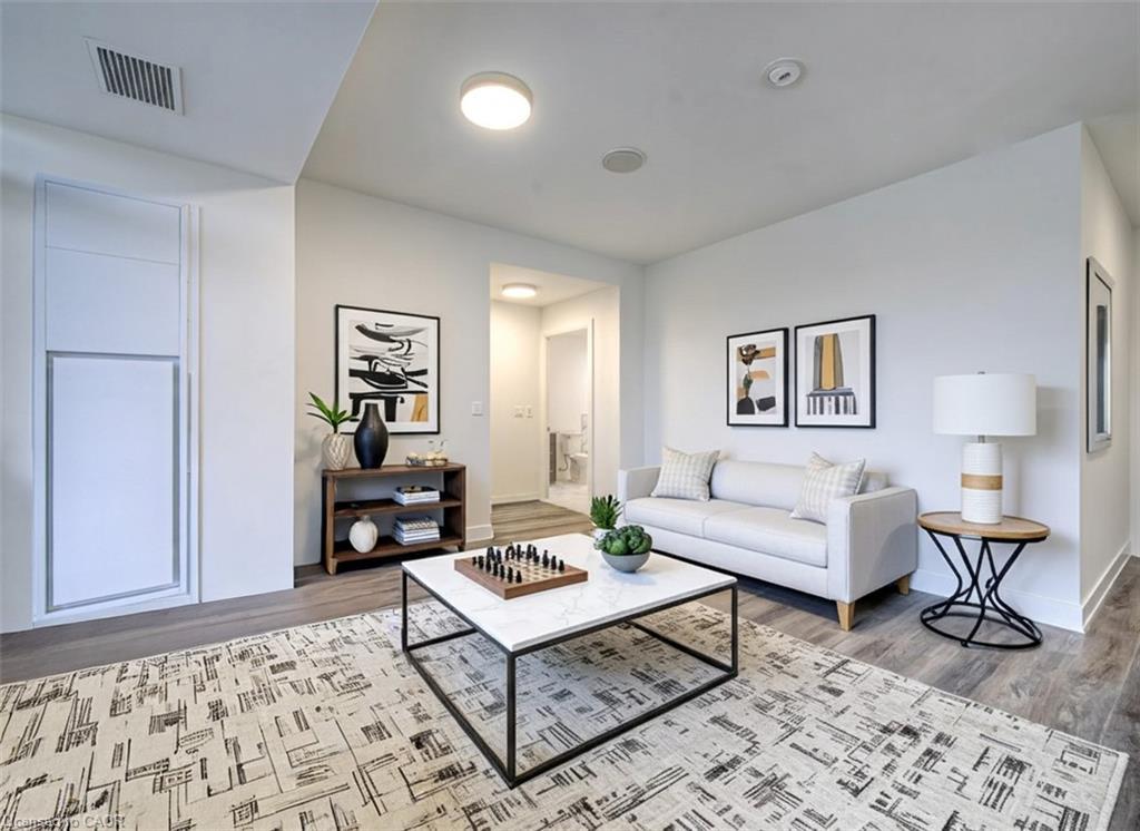 705-500 Brock Avenue, Burlington, ON - Indoor Photo Showing Living Room