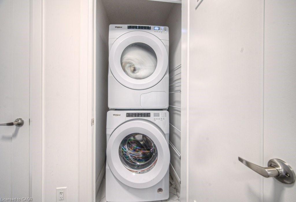 705-500 Brock Avenue, Burlington, ON - Indoor Photo Showing Laundry Room