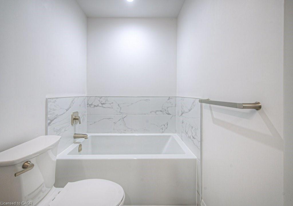 705-500 Brock Avenue, Burlington, ON - Indoor Photo Showing Bathroom