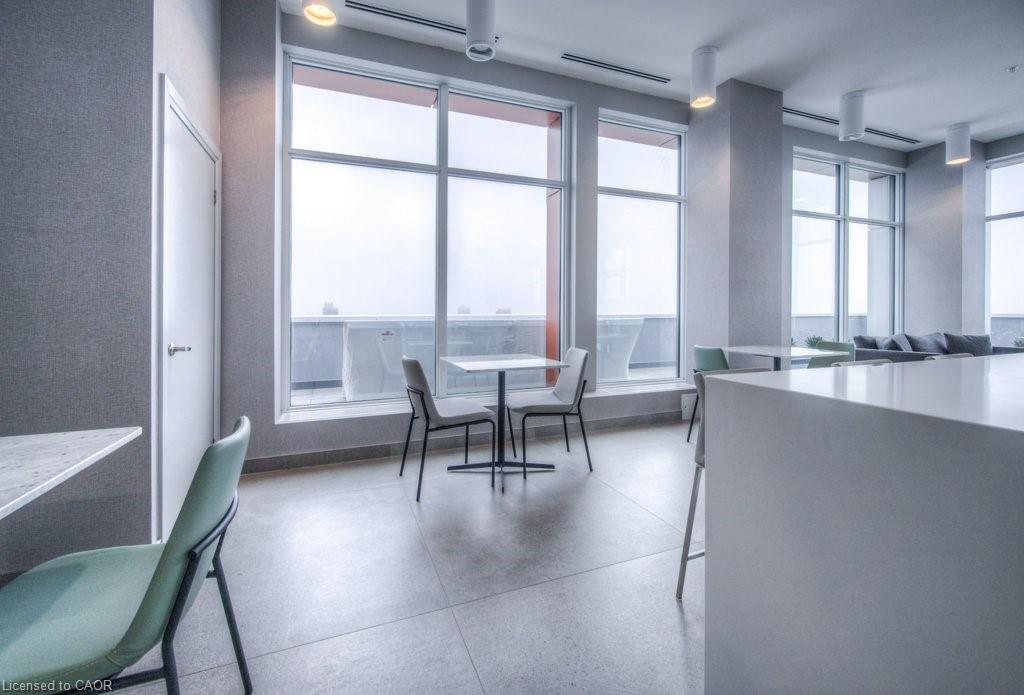 705-500 Brock Avenue, Burlington, ON - Indoor Photo Showing Dining Room