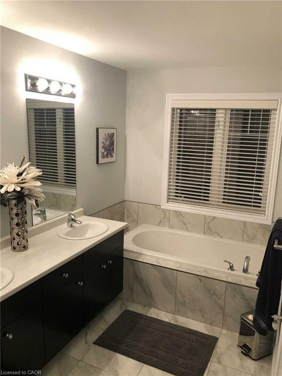 7-98 Shoreview Place, Hamilton, ON - Indoor Photo Showing Bathroom