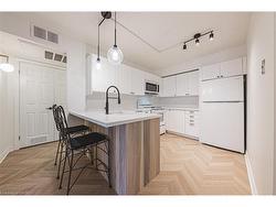 206-2030 Cleaver Avenue Burlington, ON L7M 4C3