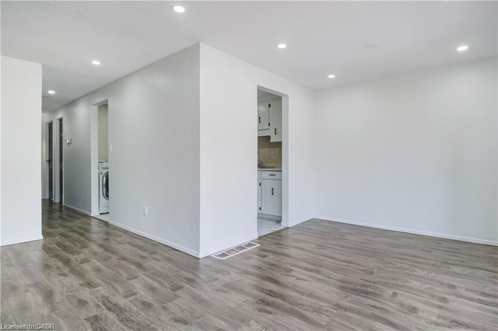 Upper-24 Tara Crescent, Thorold, ON - Indoor Photo Showing Other Room