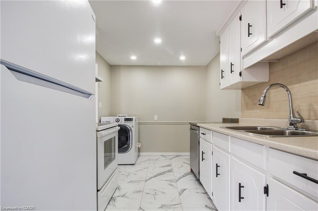 Upper-24 Tara Crescent, Thorold, ON - Indoor Photo Showing Laundry Room