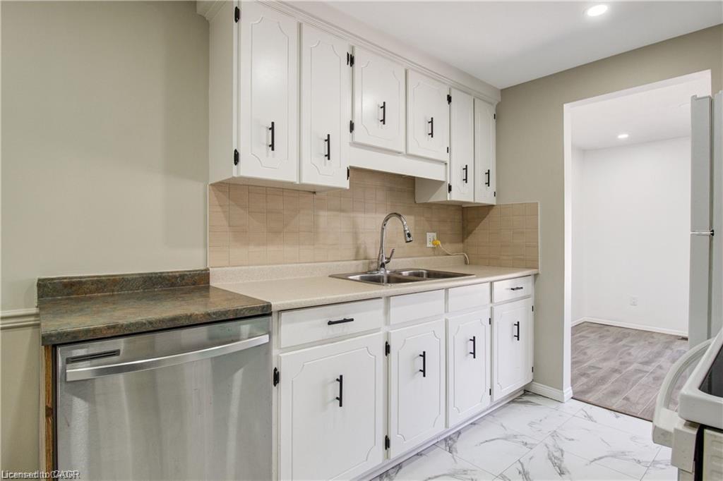 Upper-24 Tara Crescent, Thorold, ON - Indoor Photo Showing Kitchen With Double Sink