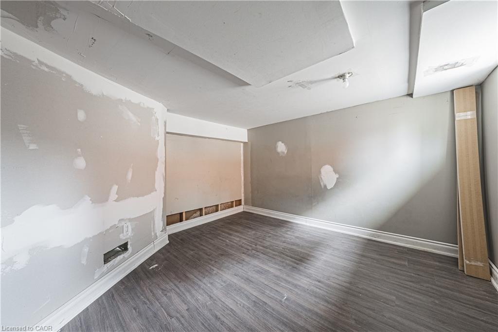70 Hillview Street, Hamilton, ON - Indoor Photo Showing Other Room