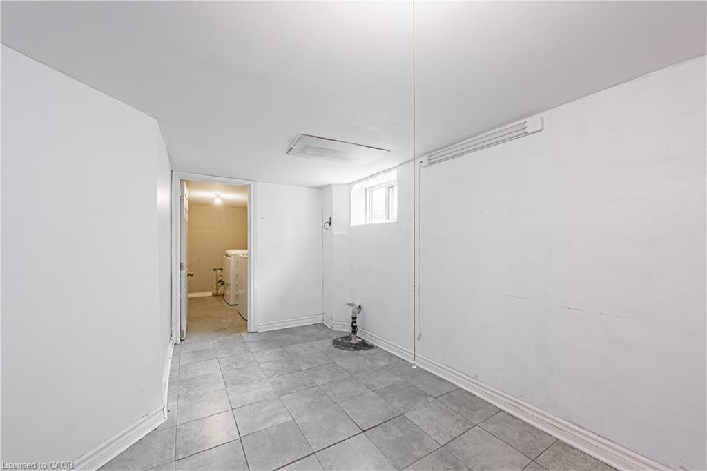 70 Hillview Street, Hamilton, ON - Indoor Photo Showing Other Room