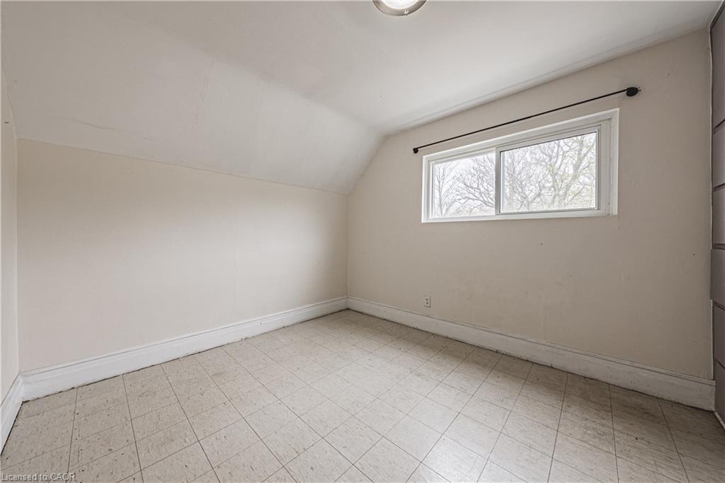 70 Hillview Street, Hamilton, ON - Indoor Photo Showing Other Room