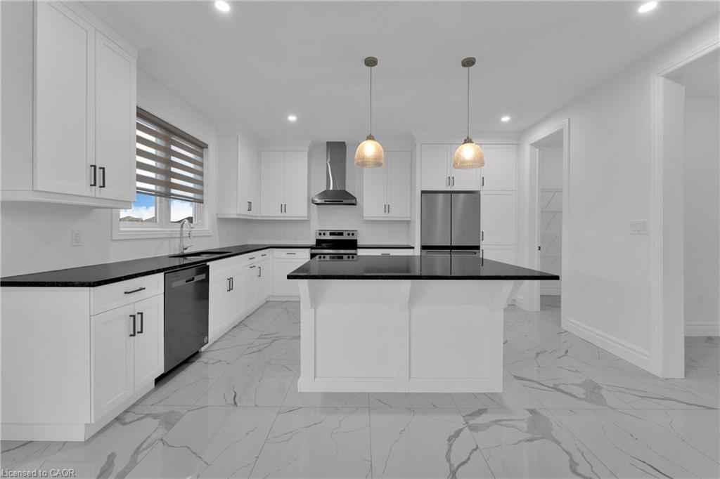 219 Cowan Court, Amherstburg, ON - Indoor Photo Showing Kitchen