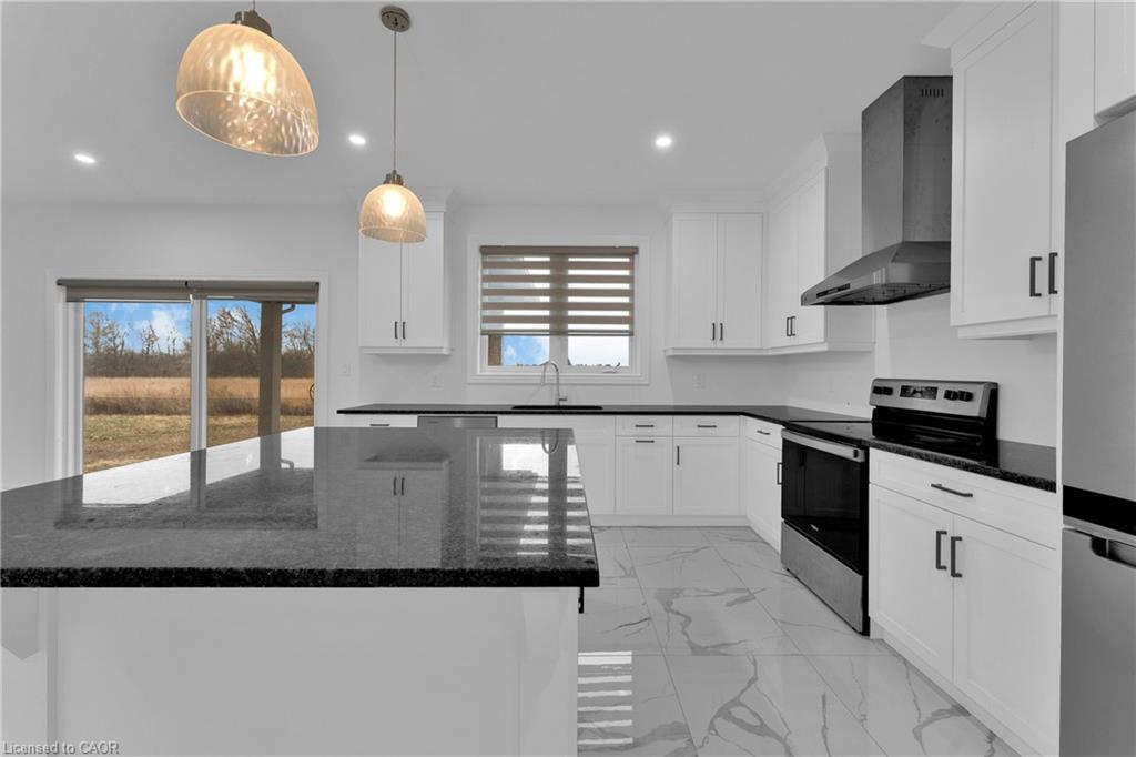 219 Cowan Court, Amherstburg, ON - Indoor Photo Showing Kitchen