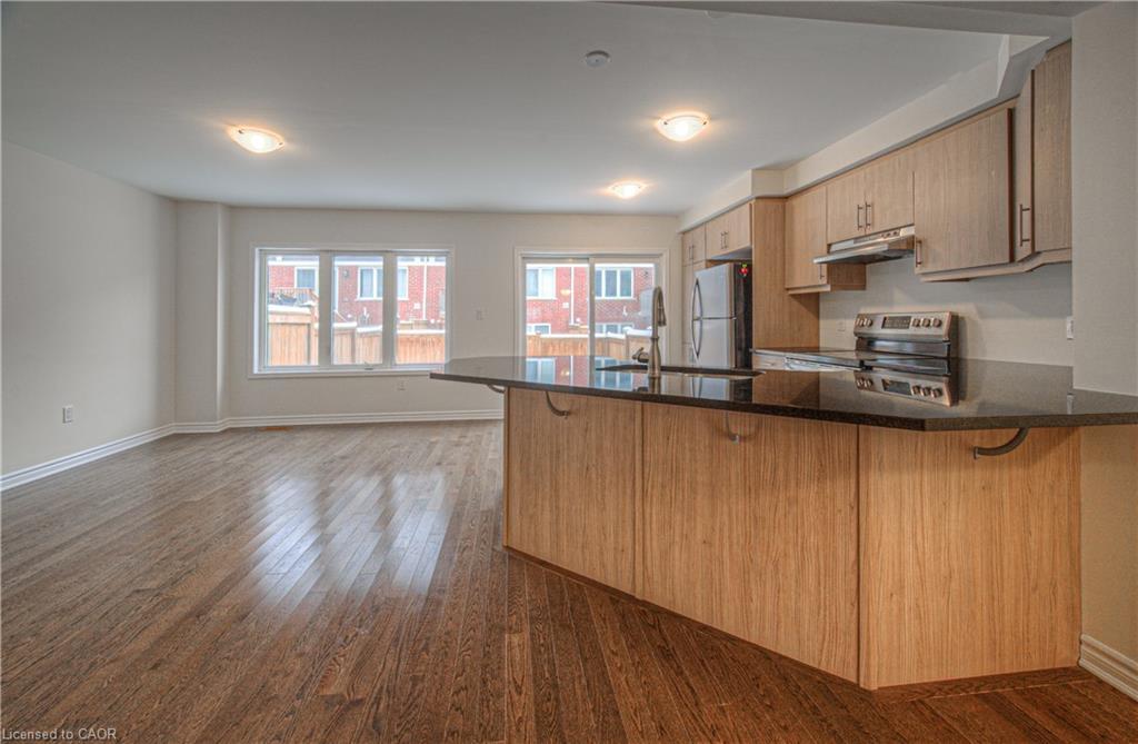 32-19 Ridge Road, Cambridge, ON - Indoor Photo Showing Kitchen