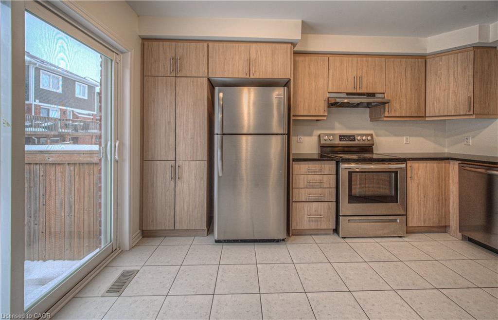 32-19 Ridge Road, Cambridge, ON - Indoor Photo Showing Kitchen With Stainless Steel Kitchen