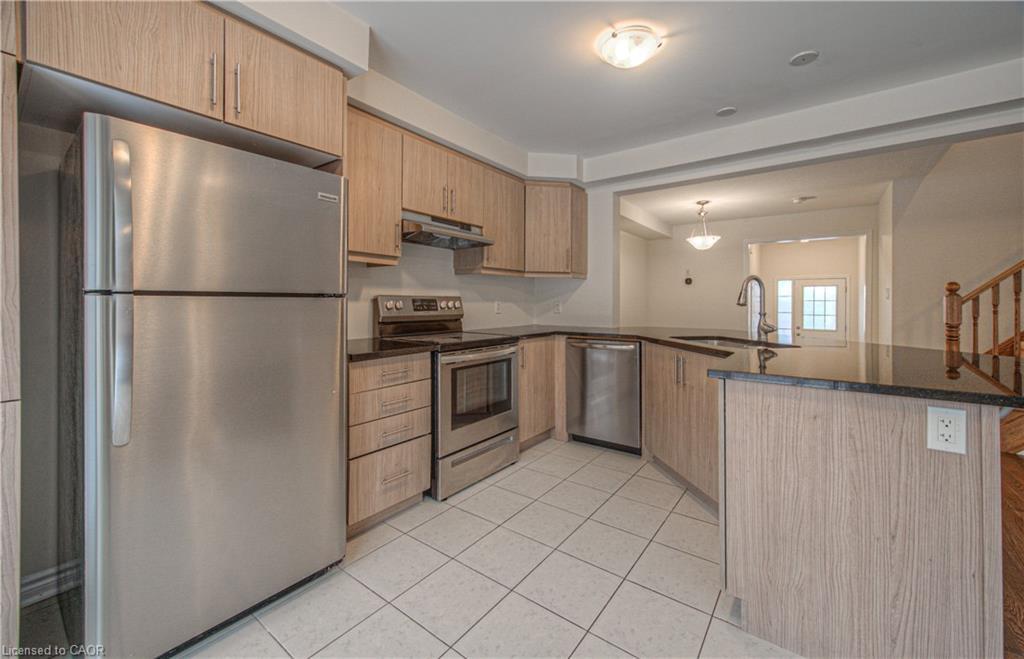 32-19 Ridge Road, Cambridge, ON - Indoor Photo Showing Kitchen With Stainless Steel Kitchen